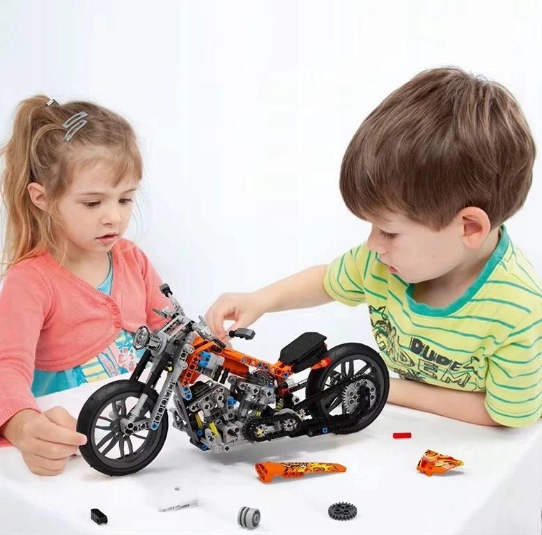 K&M Konstrukciniai blokai chopper technic motociklas 436 elementai (436vnt)