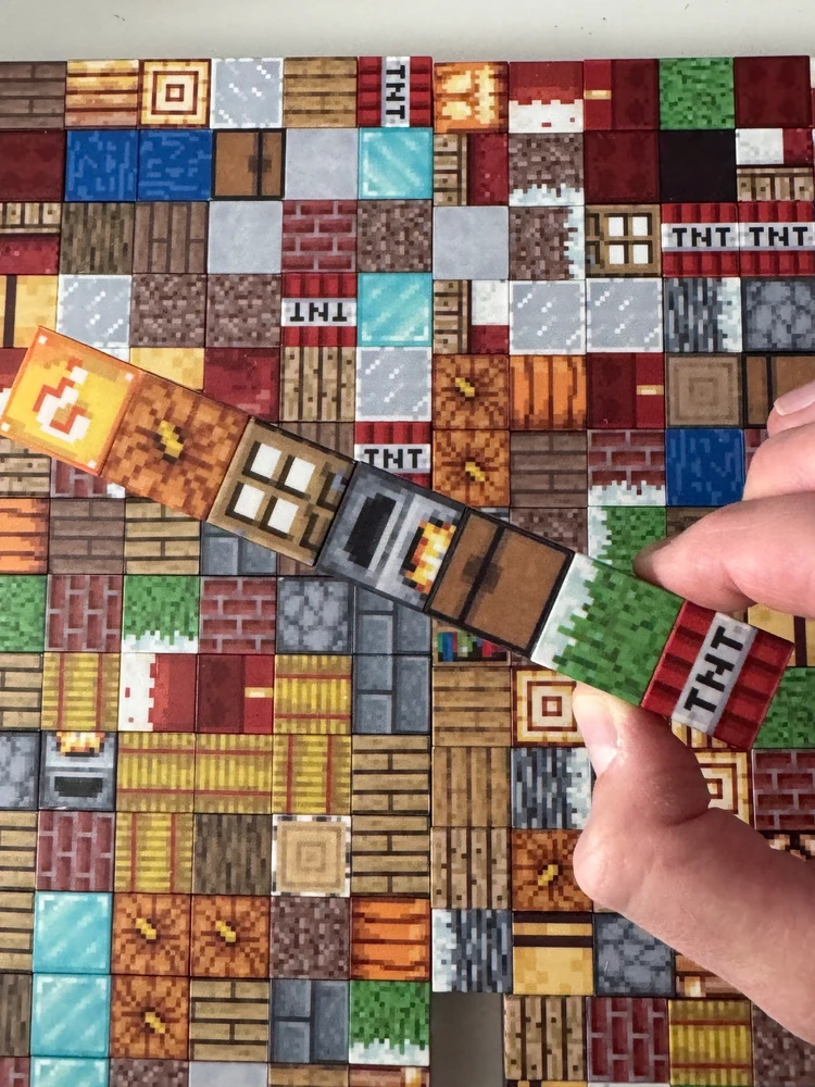 Konave Pixele 3D magnetiniai blokeliai 154 vnt. + 4 figūrėlės blokelių RINKINYS