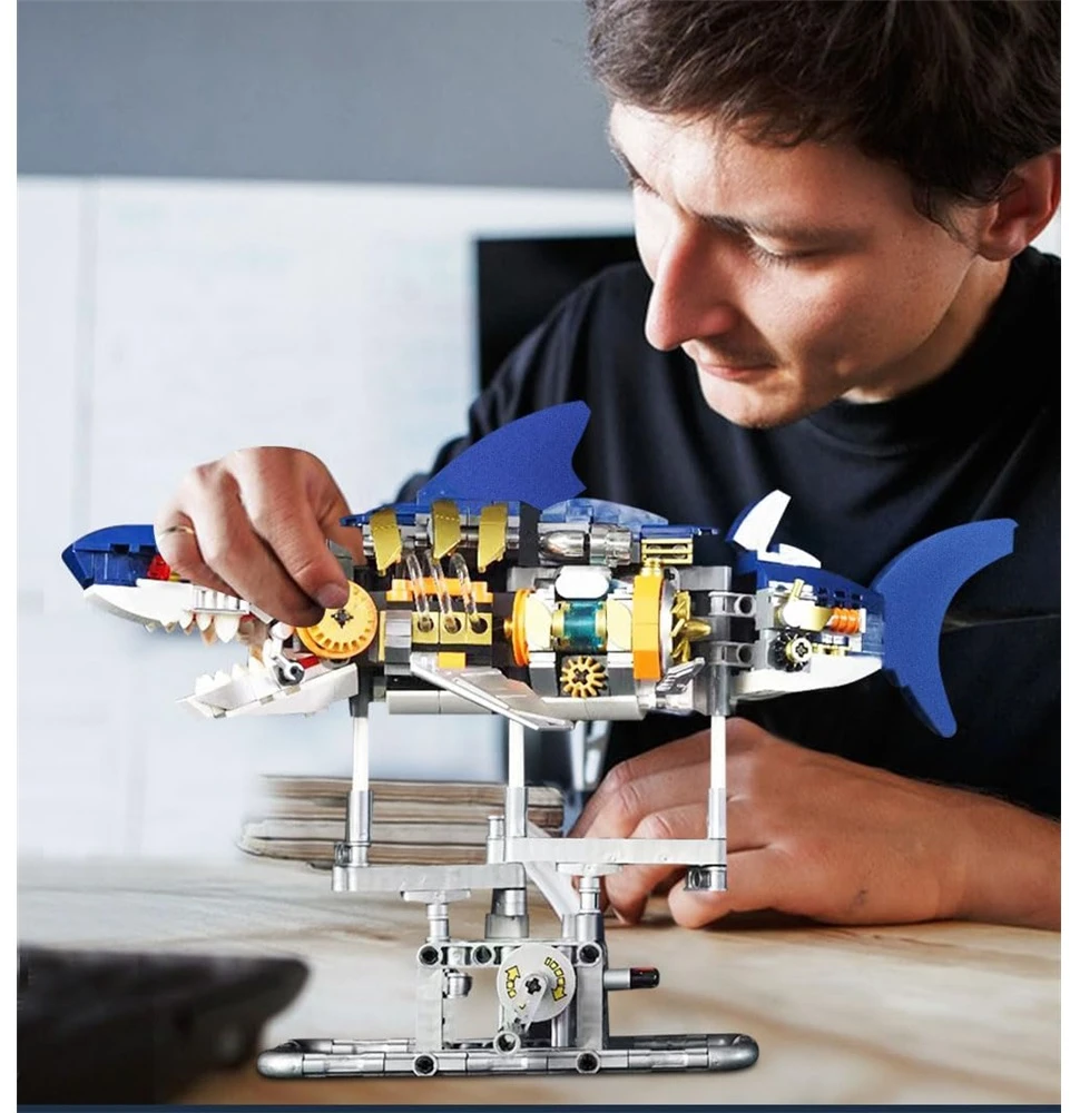 KONSTRUKCINIAI BLAKAI SHARK MECHANINĖ FIGŪRA MODELIS RYKLĖ SU ŠVIESA 687 vnt.