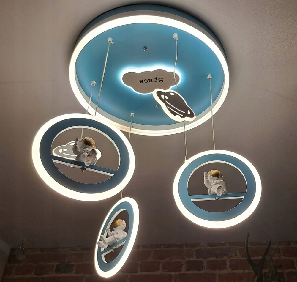 Kraina Swiata LAMPA SUFITOWA ASTRONAUTA W KOSMOSIE PLANETY POKÓJ DZIECKA LED 6800LM