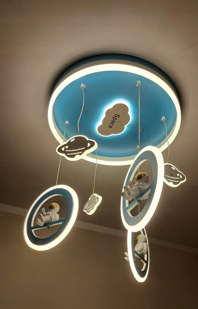 Kraina Swiata LAMPA SUFITOWA ASTRONAUTA W KOSMOSIE PLANETY POKÓJ DZIECKA LED 6800LM