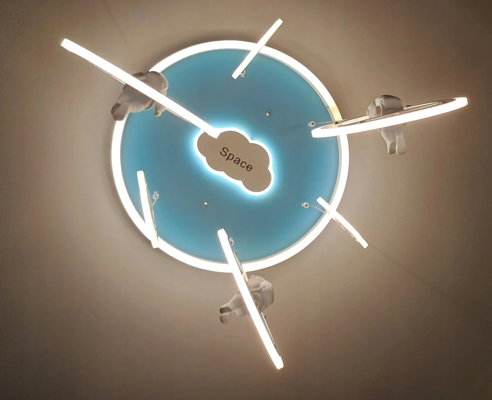 Kraina Swiata LAMPA SUFITOWA ASTRONAUTA W KOSMOSIE PLANETY POKÓJ DZIECKA LED 6800LM