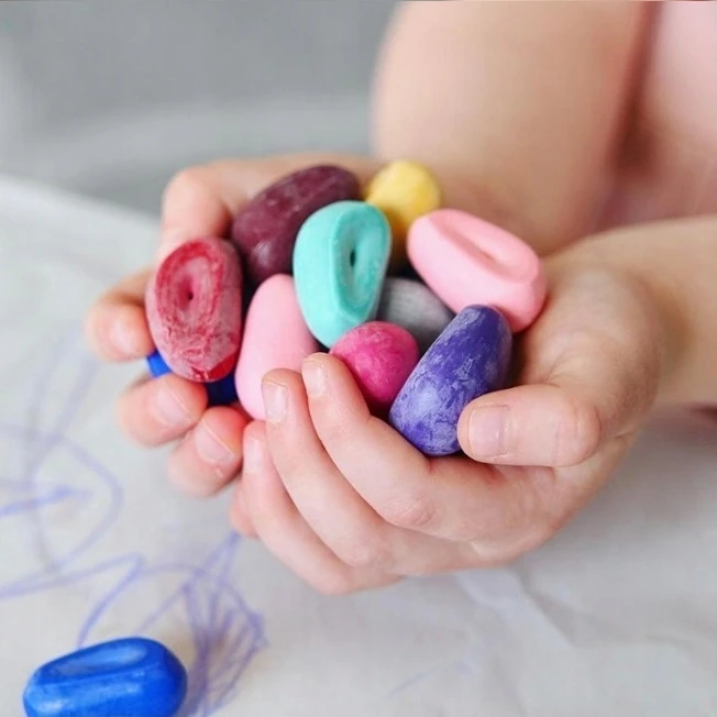 Kreidelės "Crayon Rocks" dėžutėje 64 vnt, 32 spalvos.