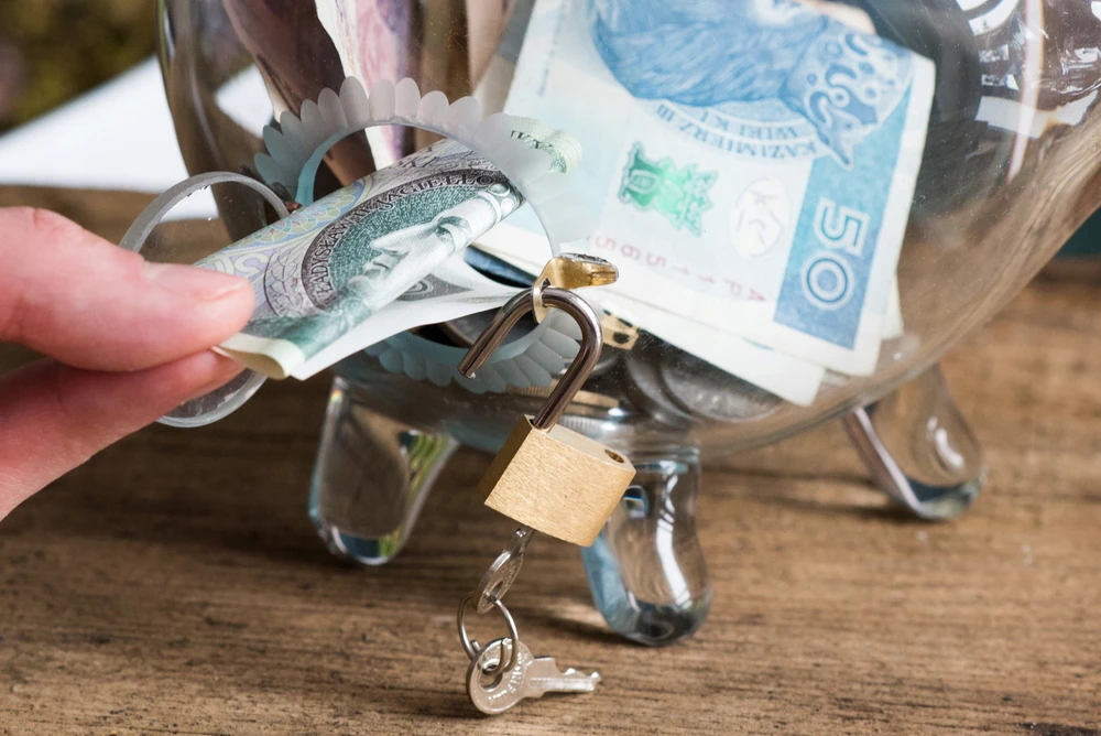 Krosno STIKLINIS PIGGY BANKAS ATIDARYMAS SU SPYNA, GRAVIRUOTAS, DIDELIS