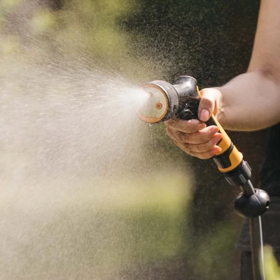 Fiskars „Comfort“ 3 funkcijų laistymo pistoletas su valdymu priekyje