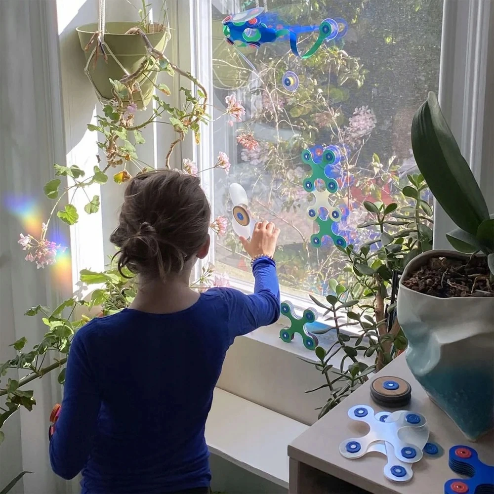 Lankstūs spragtelėjimo blokeliai, išradingas 3D Clixo Prism žaislas