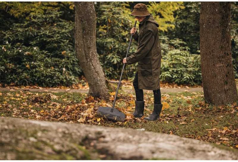 Fiskars Solid serijos lapų grėblys „M“