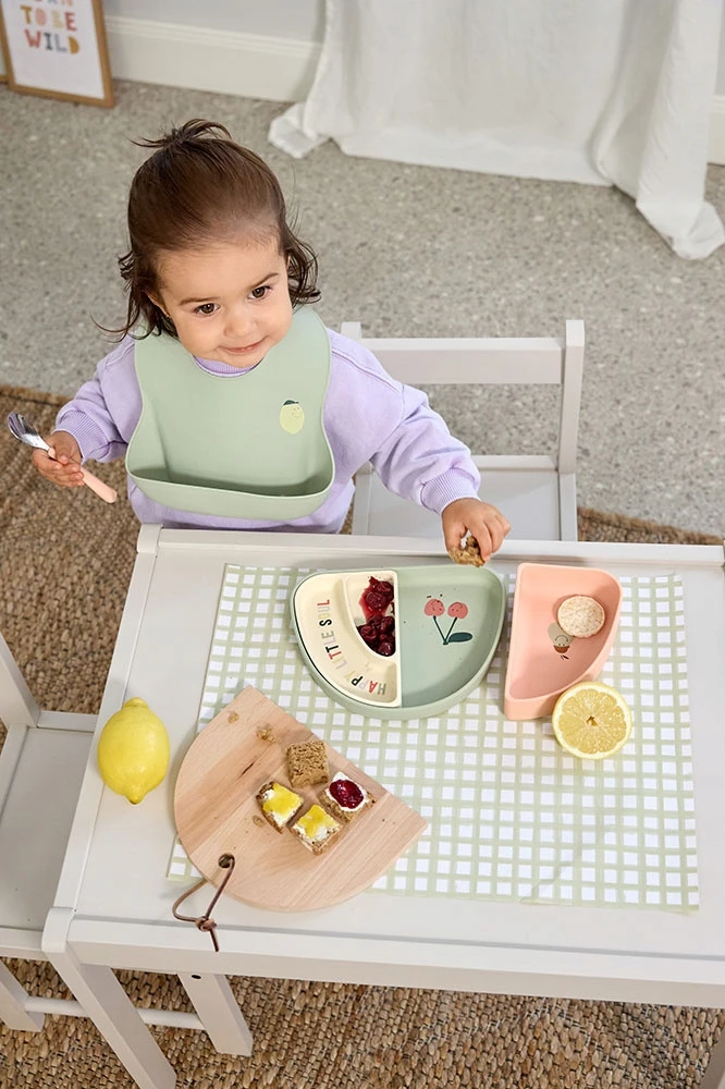 Lassig Silikoninių indų rinkinys 3 vnt. Lėkštė + 2 „Happy Fruit“ dubenys