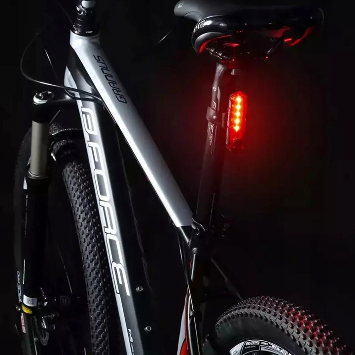 LED DVIRAČIO LEMPAS PRIEKINIS 1800 LUMENS GALINGAS + GALINIAI dviračio žibintai