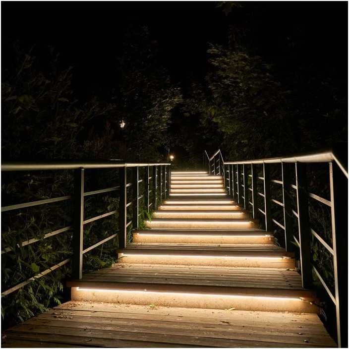 V-tac 1,2W/m LED juosta, 4000K, IP67, 5m, su saulės baterija, nuotolinio valdymo pulteliu ir montavimo priedais
