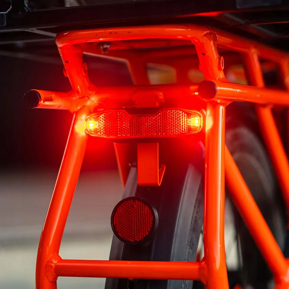 Lezyne E-bike Super Bright Stvzo E12 galinis žibintas, juodas
