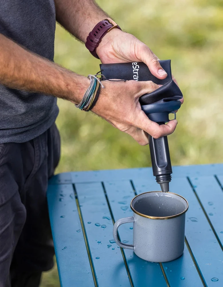 Gertuvė „Lifestraw Peak“ serijos sulankstomas buteliukas su spaudimu, 650 ml, tamsiai pilkas