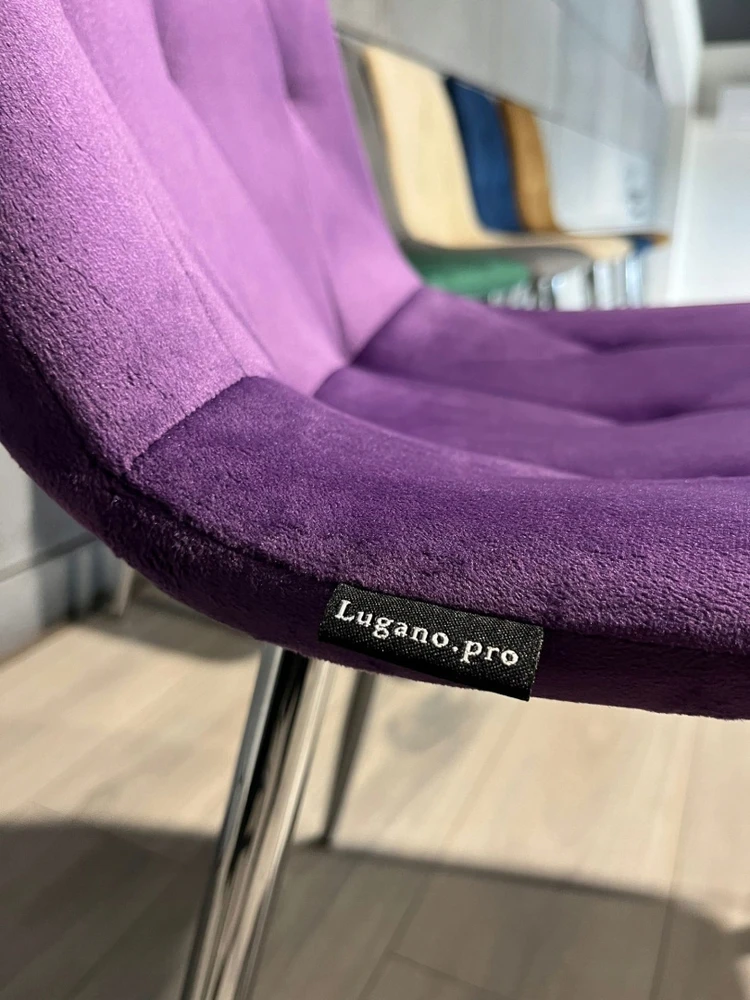 Lugano Minkšta violetinė aksominė kėdė svetainei, virtuvei, valgomajam, dygsniuota BORGO