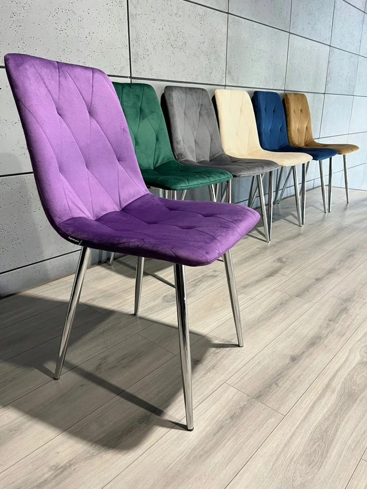 Lugano Minkšta violetinė aksominė kėdė svetainei, virtuvei, valgomajam, dygsniuota BORGO