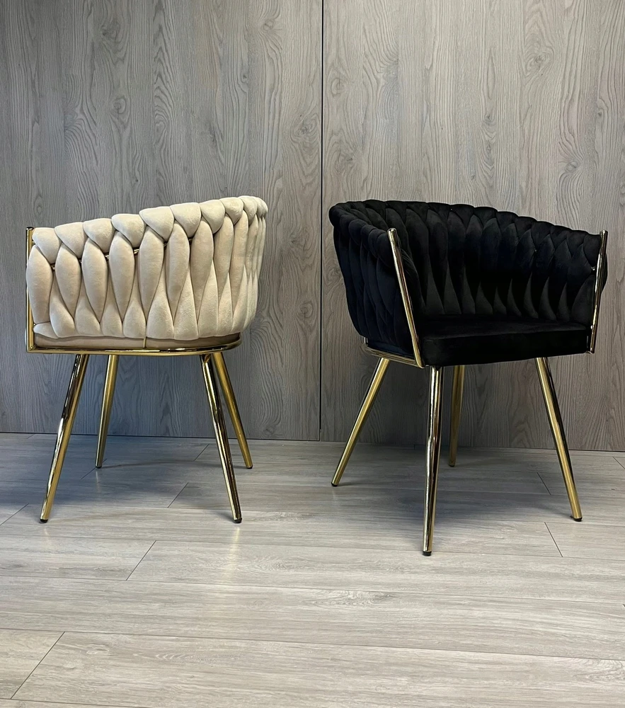 Lugano Modernus juodas "velvet" fotelis su auksinėmis kojomis