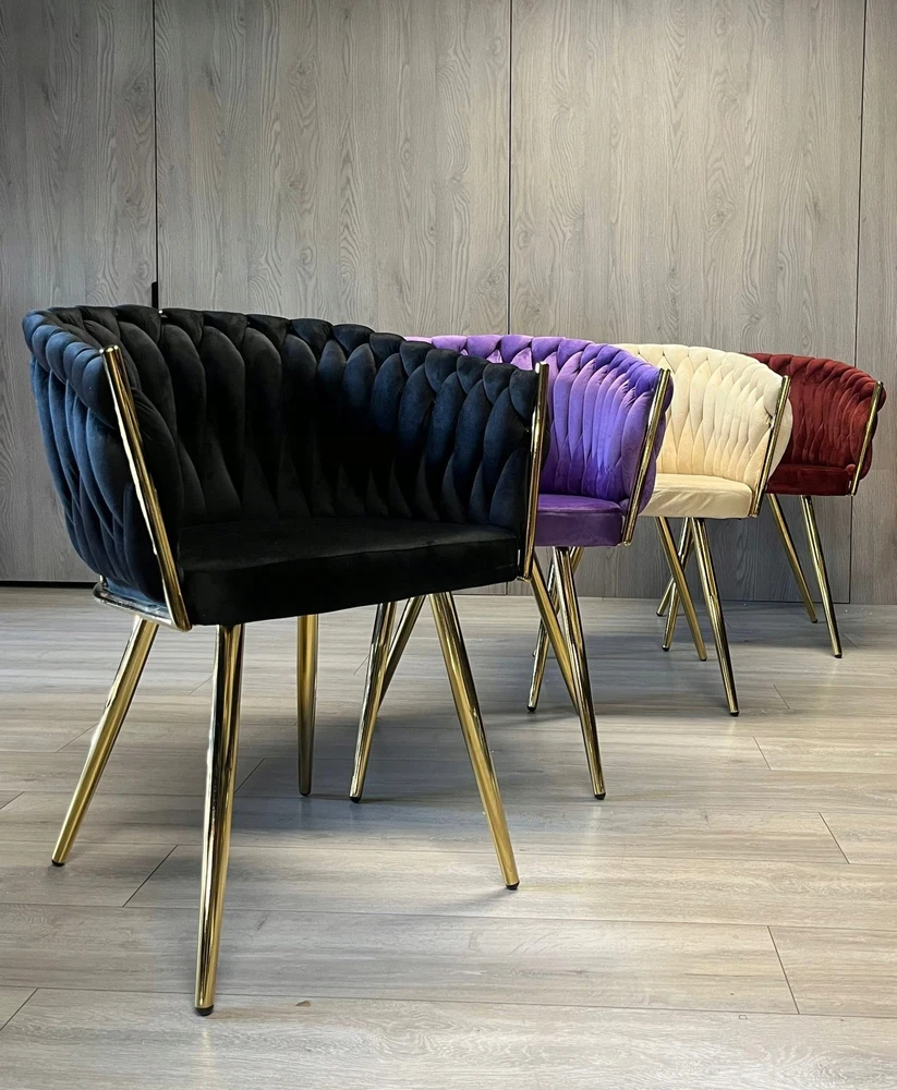 Lugano Modernus juodas "velvet" fotelis su auksinėmis kojomis