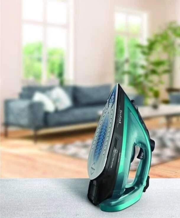 TEFAL | FV6832E0 | Garų lygintuvas | 2800 W | Vanduo tank capacity 270 ml | Continuous steam 50 g/min | Steam boost performance 260 g/min | Juodas/Mėlyna
