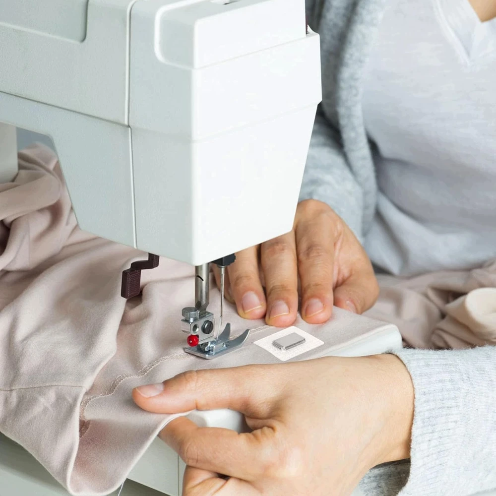 MAGNETAI 30 Vnt. APVALIŲ Kvadratinių magnetinių tvirtinimo detalių AUDINIUI SIŪTI