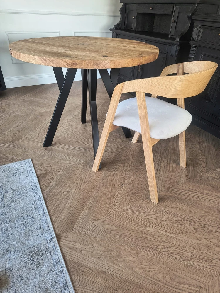 Malmo ąžuolinė kėdė, AKCIJA, ĮVAIRIŲ SPALVŲ