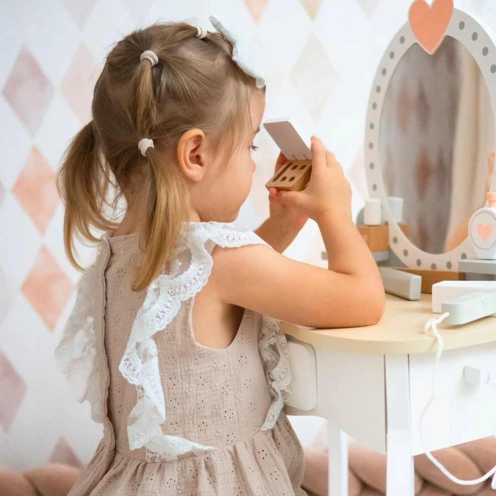 Mamabrum Medinis tualetinio stalo žaislas vaikams su taburete ir besivystančiais priedais