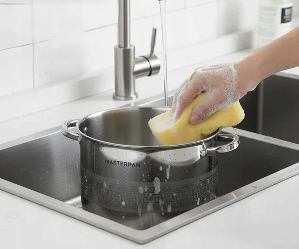 Masterpan TRADICINIS NERŪDIJANČIO PLIENO PUODAS 5,3L 20cm SU dangteliu