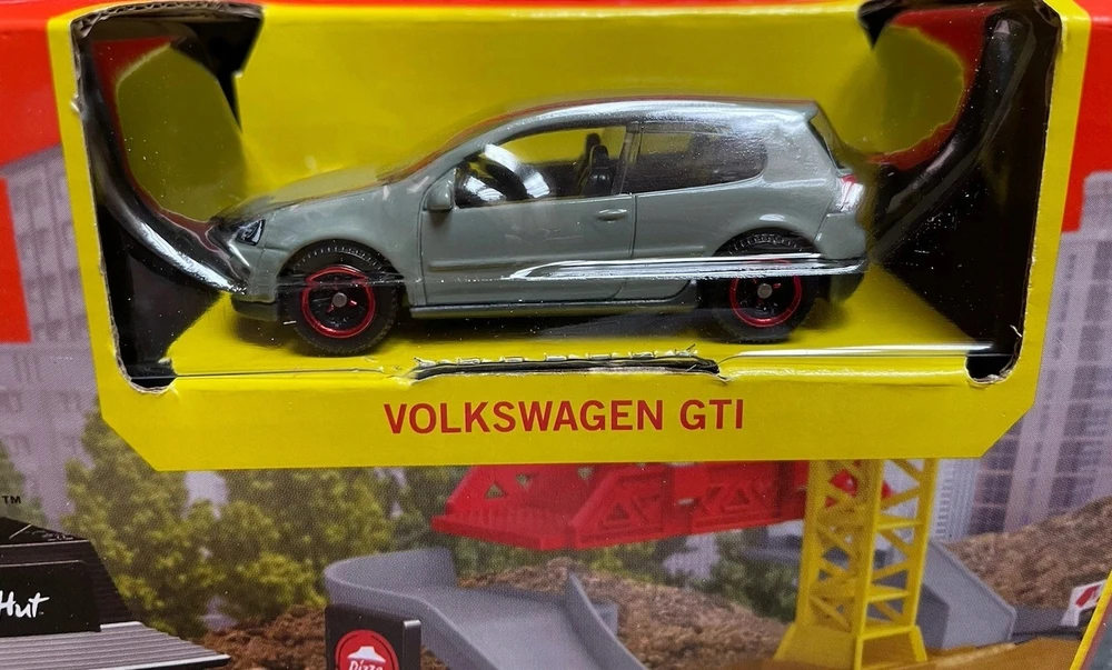 MATCHBOX REAL ADVENTURES PIZZA HUT SET rinkinys su VW GTI