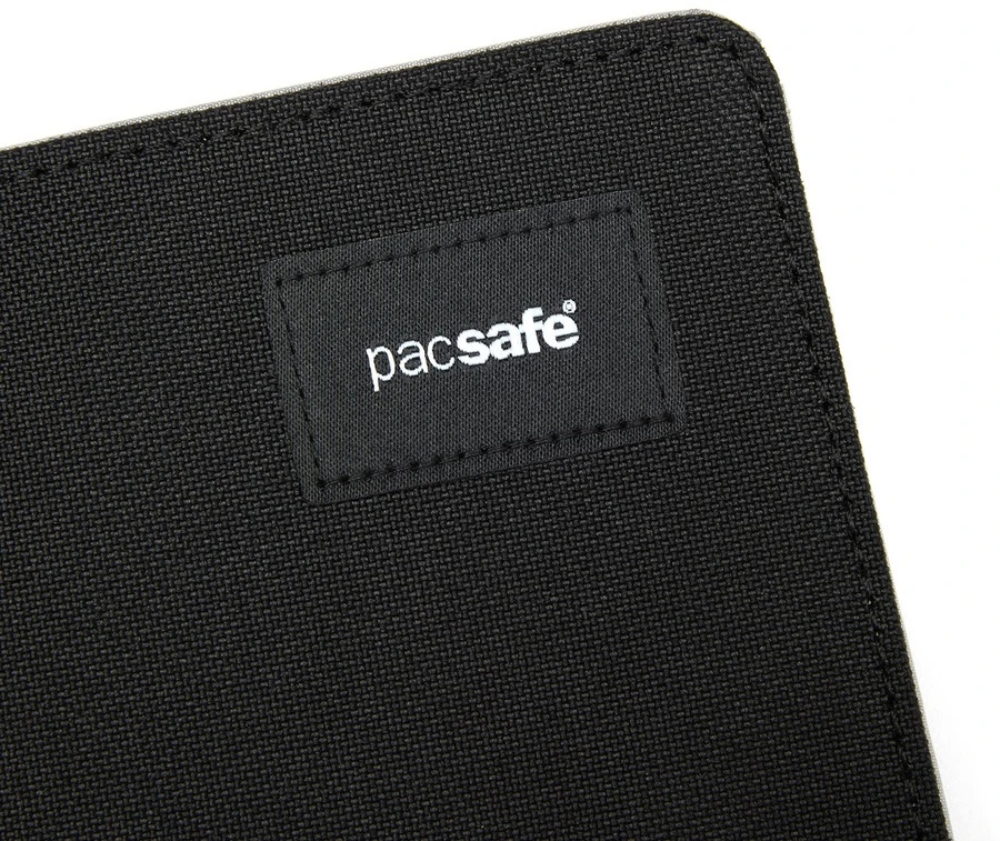 Maža vyriška piniginė Pacsafe RFIDsafe su RFID apsauga – juodos spalvos