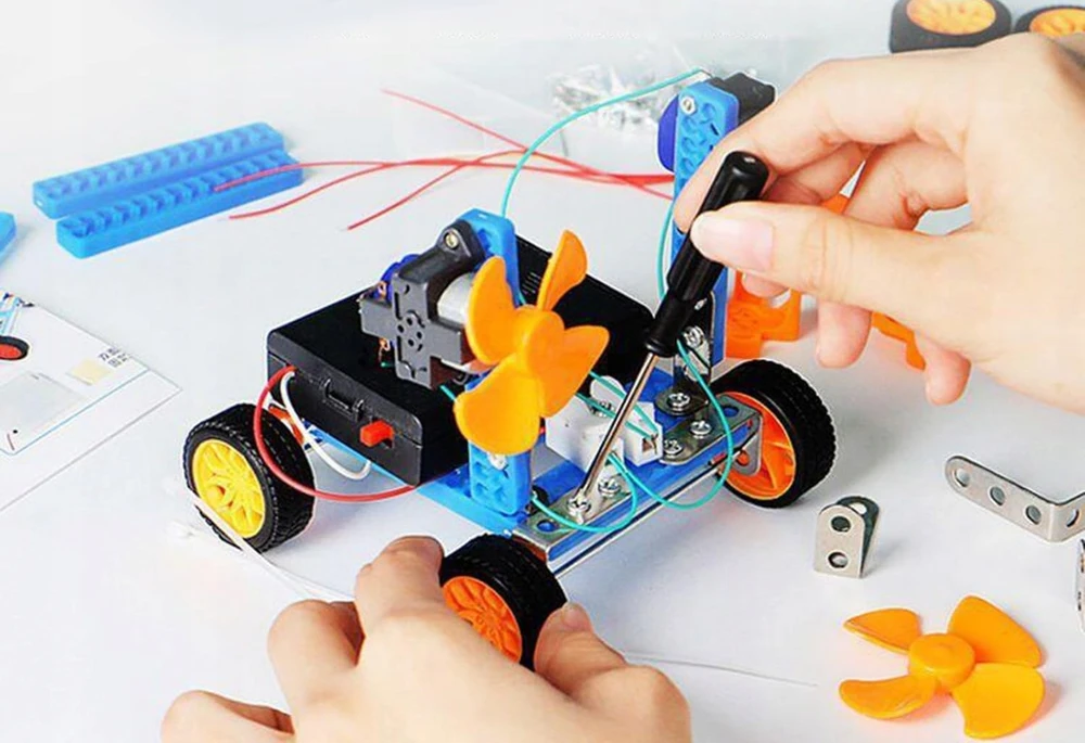 MAŽAS ELEKTRONIKOS RINKINYS EKSPERIMENTAI ROBOTO ŽAISLAI AUTOMOBILIŲ ELEKTROS MOKSLAS