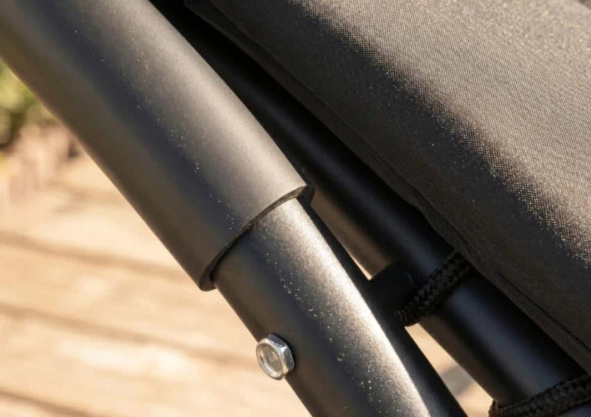 Mebel Elite Juoda CARPA šezlongas su skėčiu