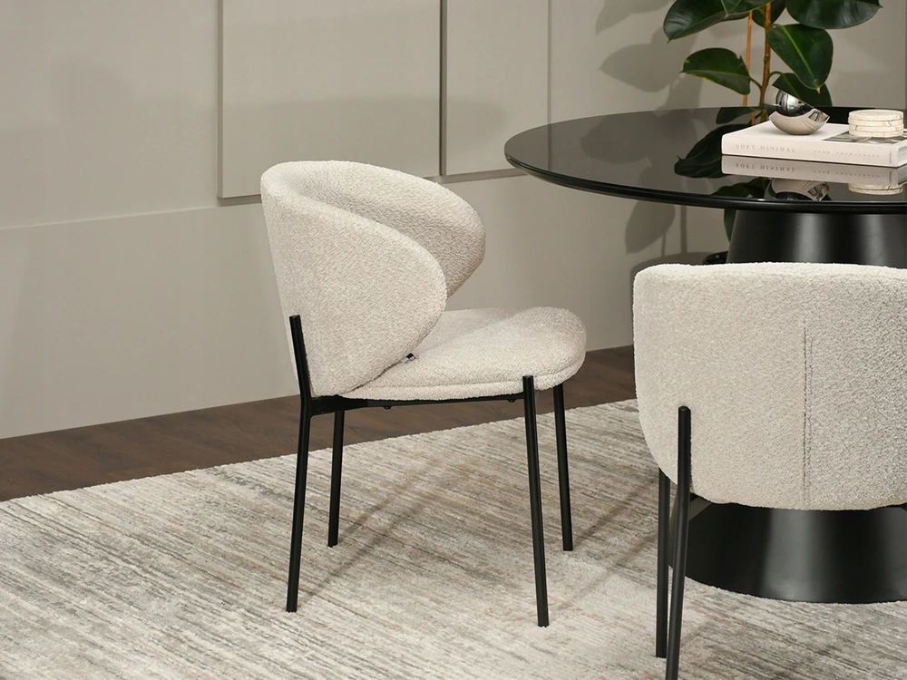 Mebel Partner CHIC PATOGI MAREN VALGOMO KĖDĖ, KREMINĖ, ANT JUODO PAGRINDO