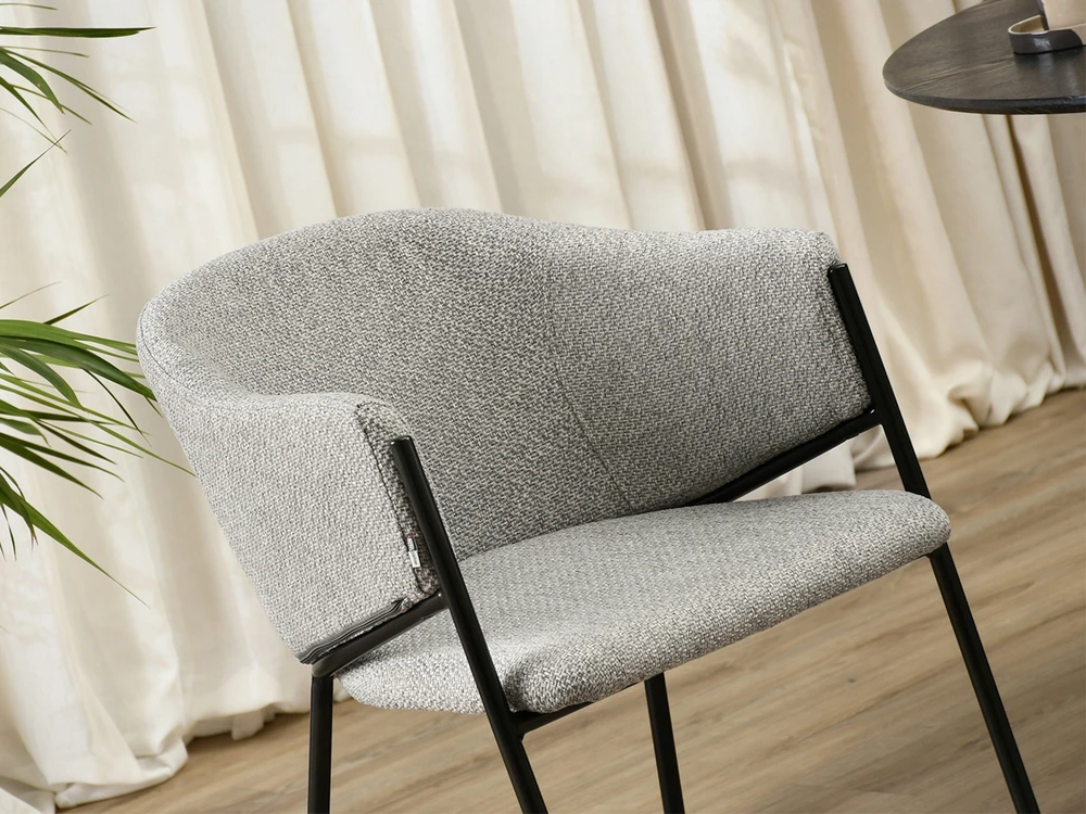 Mebel Partner CLOE BUCKET KĖDĖ SU porankiais PILKAS AUDINIS Juodas RĖMAS 4 KOJOS