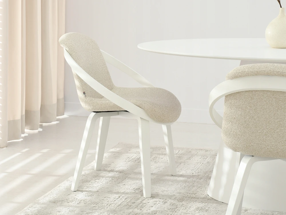 Mebel Partner DIZAININĖ KĖDĖ IŠ lenktos MEDIENOS, BALTOS SVETAINEI LAGOS, KREMINIAI ŠENILAI