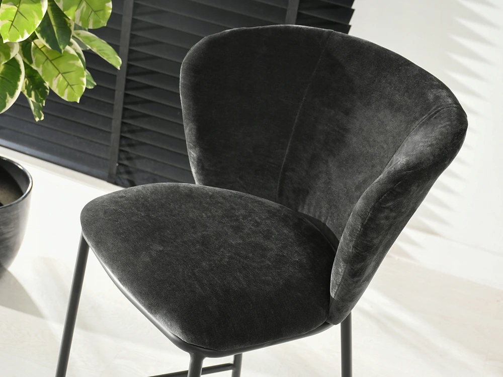 Mebel Partner ELEGANTAS BARO KABLIS VIRTUVĖS SALAI PATOGIAI NUGARĖS KUMAR Juodas