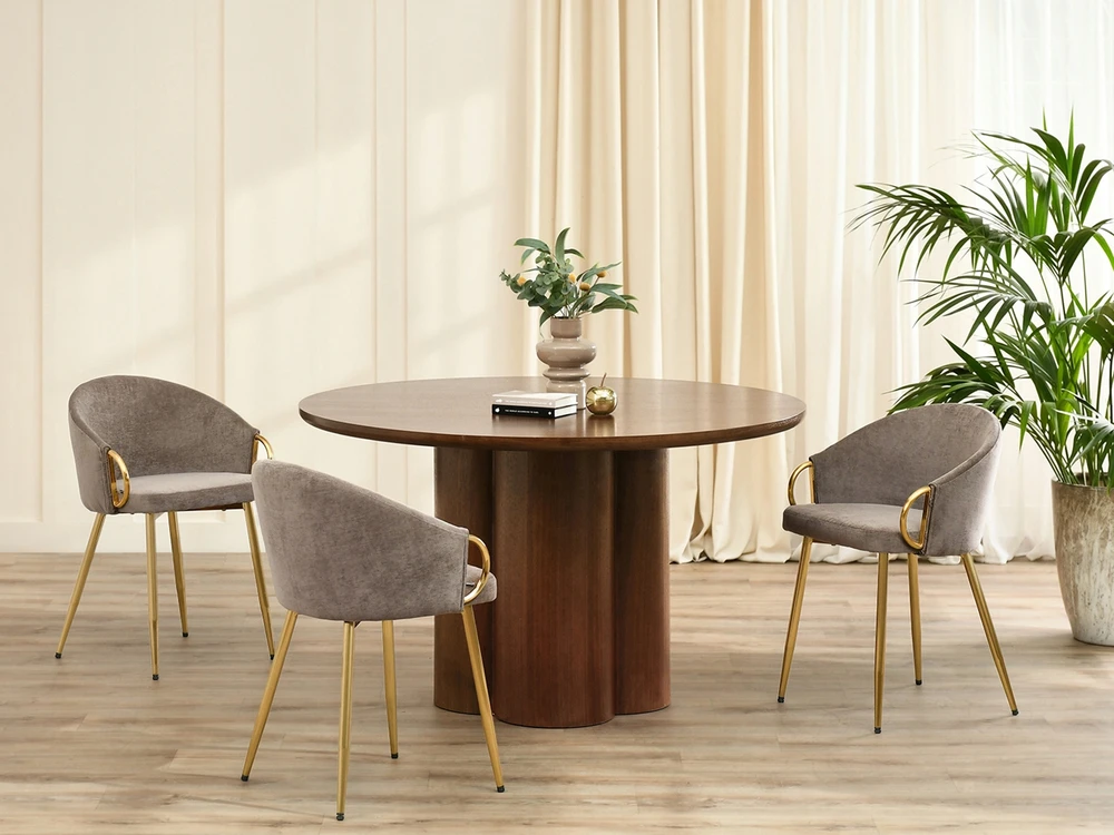 Mebel Partner ELEGANTIŠKA KĖDĖ ANT AUKSINIŲ KOJŲ CLARA SAND GLAMOUR