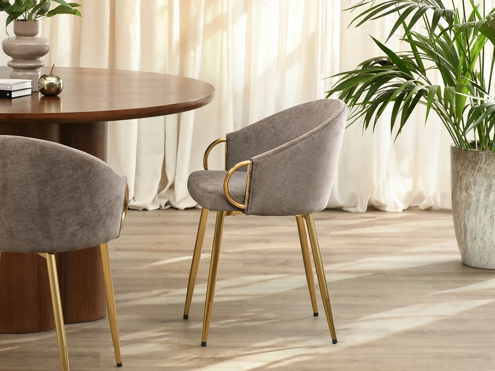Mebel Partner ELEGANTIŠKA KĖDĖ ANT AUKSINIŲ KOJŲ CLARA SAND GLAMOUR