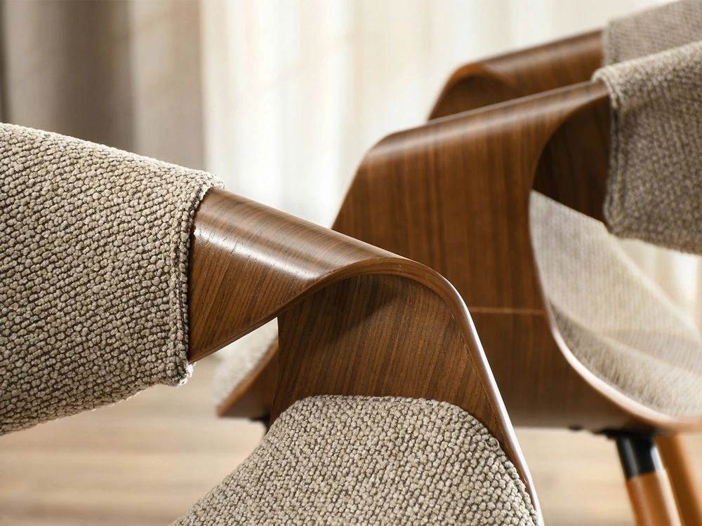 Mebel Partner ELEGANTIŠKA KĖDĖ IŠ ŠENILIO AUDINIO BEŽINĖ SUlenktos graikinių riešutų kojos