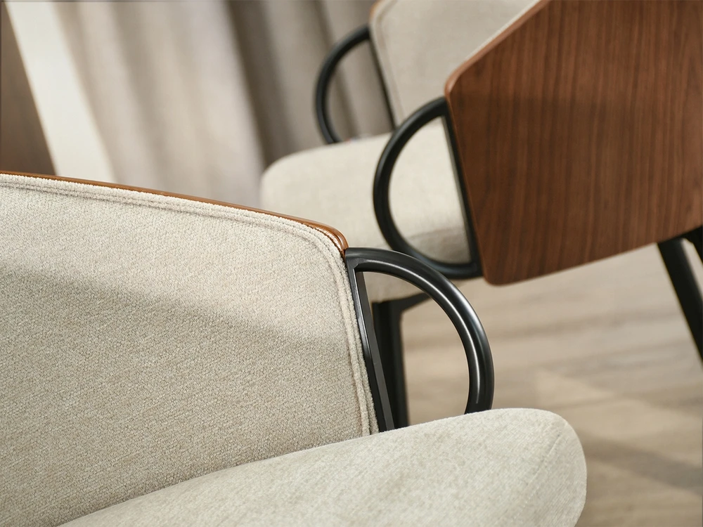 Mebel Partner ELEGANTIŠKOS KĖDĖS SU DEKORATYVIAIS porankiais ELVIRA BEIGE GRAIKIŲ RIEŠUTŲ