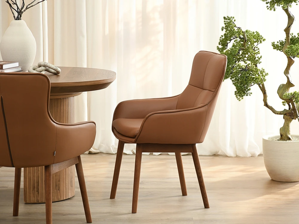 Mebel Partner ELEGANTIŠKOS ODINĖS KĖDĖS SU SIUVĖMIS IR RANKŲ ATRAŠKAIS CORDIA GRAIKIETŲ RIEŠUTŲ