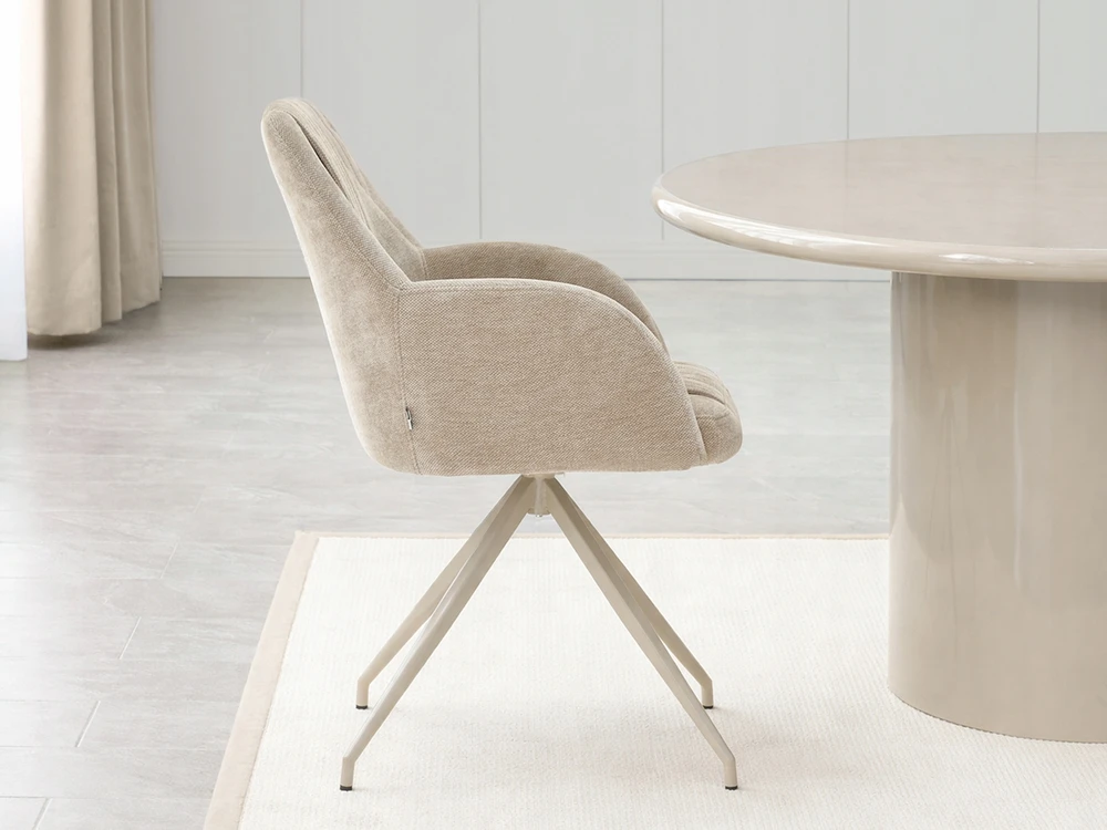 Mebel Partner ELEGANTIŠKOS SUKAMOS KĖDĖS SU STILINGIAIS SIŪVE SVETAINEI CHIARA BEIGE
