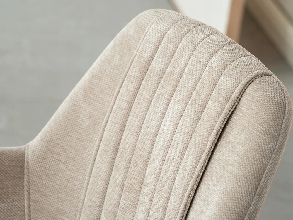 Mebel Partner ELEGANTIŠKOS SUKAMOS KĖDĖS SU STILINGIAIS SIŪVE SVETAINEI CHIARA BEIGE