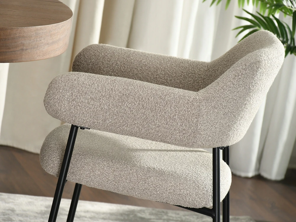 Mebel Partner ELEGANTIŠKOS SVETAINES KĖDĖS SU PONKČIAIS ​​BEIGE BOUCLE ERWIN Juodas