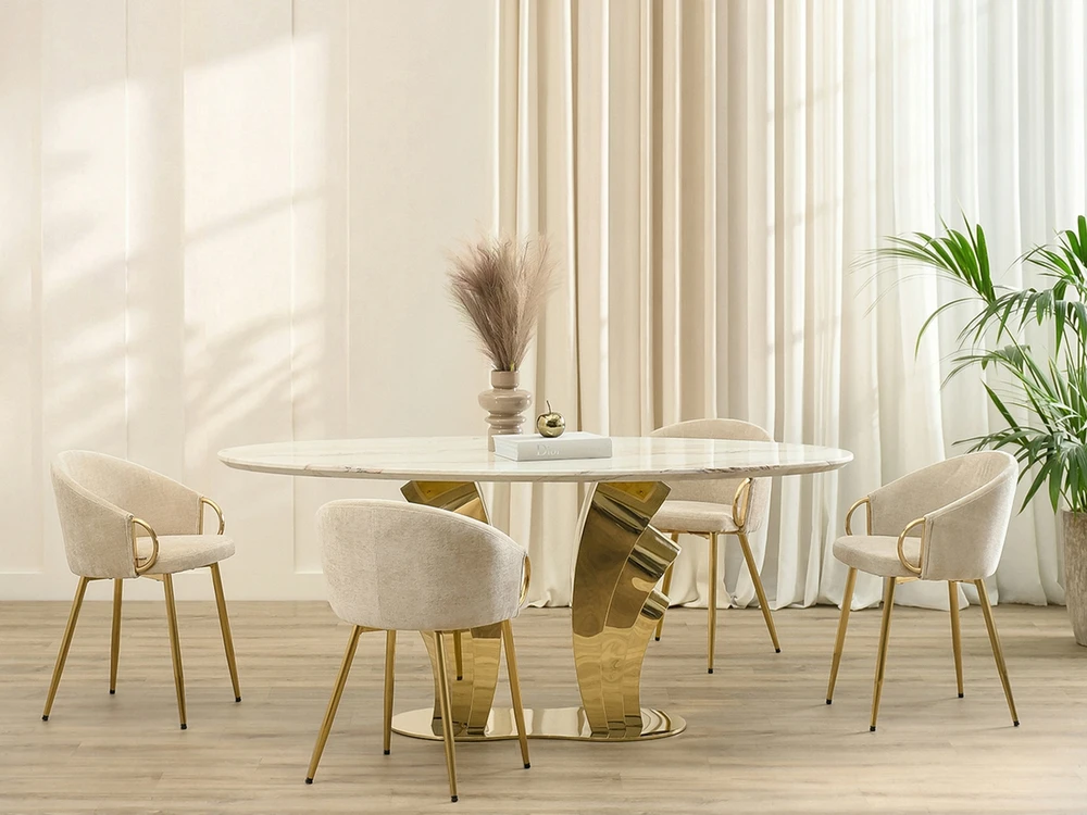 Mebel Partner ELEGANTIŠKOS VALGOMO KĖDĖS SU DEKORATYVIAIS RANKŲ ATRAMAIS CLARA CREAM AUKSINĖMIS KOJĖLĖMIS