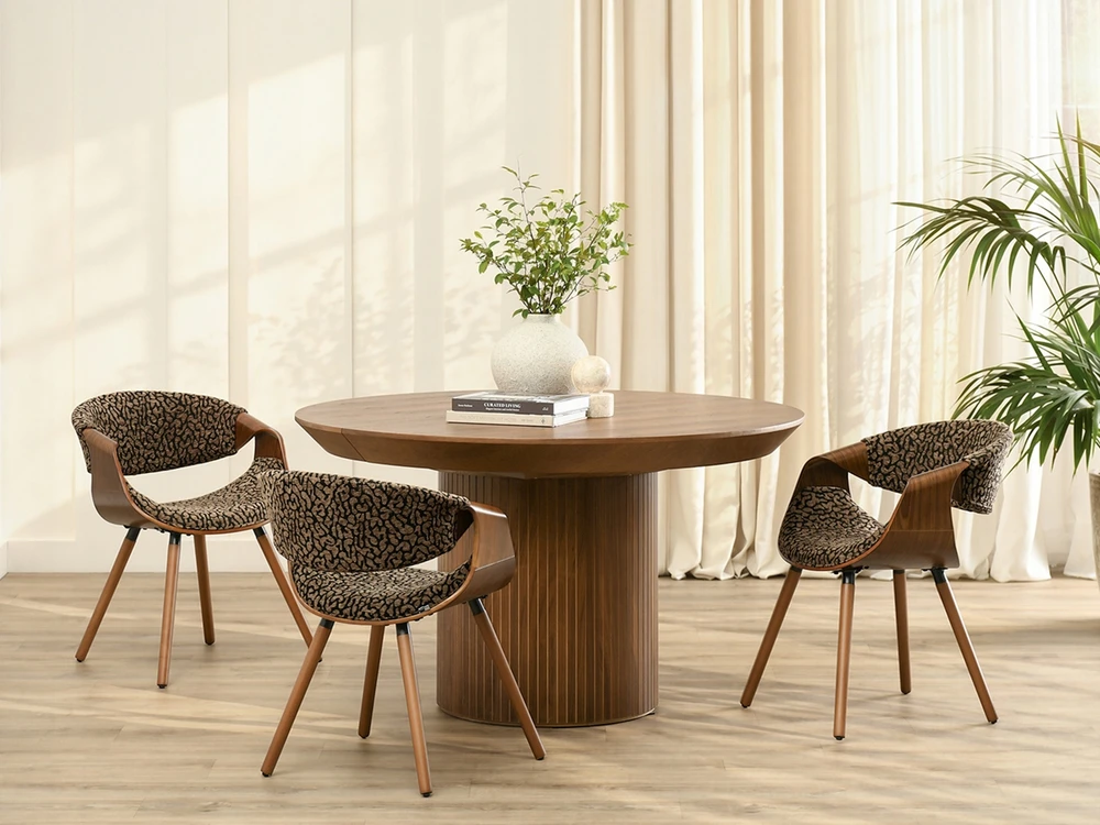 Mebel Partner GRAIKIETŲ RIEŠUTŲ LEOPARDO DĖMĖTA KĖDĖ, JUODA IR RUDA, SUlenktais porankiais