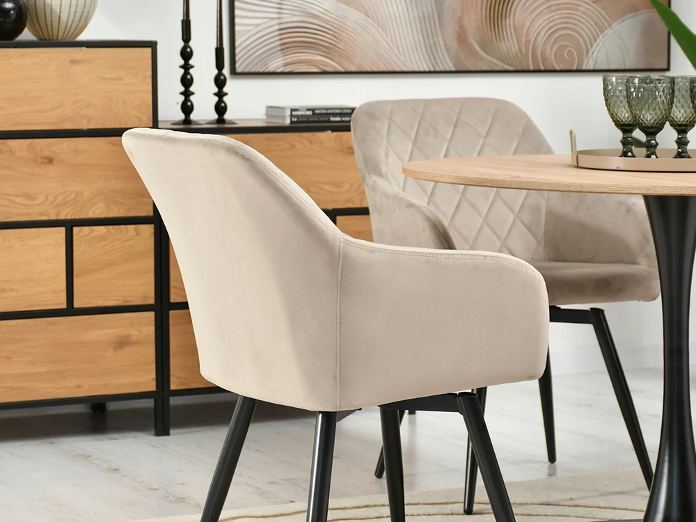 Mebel Partner KAIŠINĖ KĖDĖ IŠ VELVETINĖS SIŪVĖS KĖDĖS ANT tvirtos rąstinės kojos, smėlio spalvos