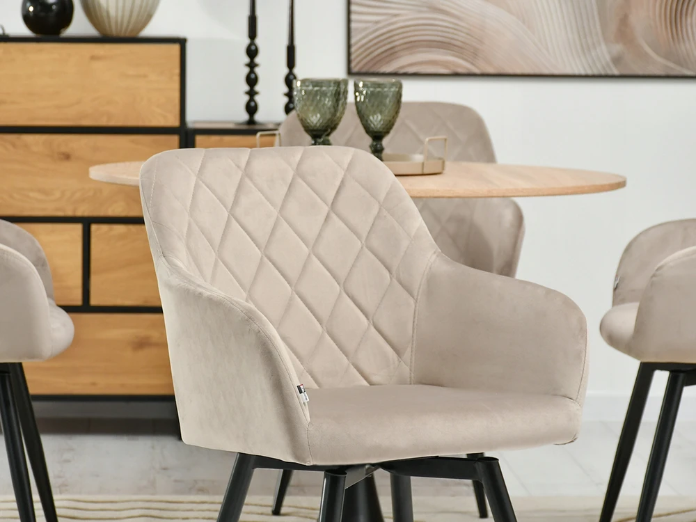 Mebel Partner KAIŠINĖ KĖDĖ IŠ VELVETINĖS SIŪVĖS KĖDĖS ANT tvirtos rąstinės kojos, smėlio spalvos