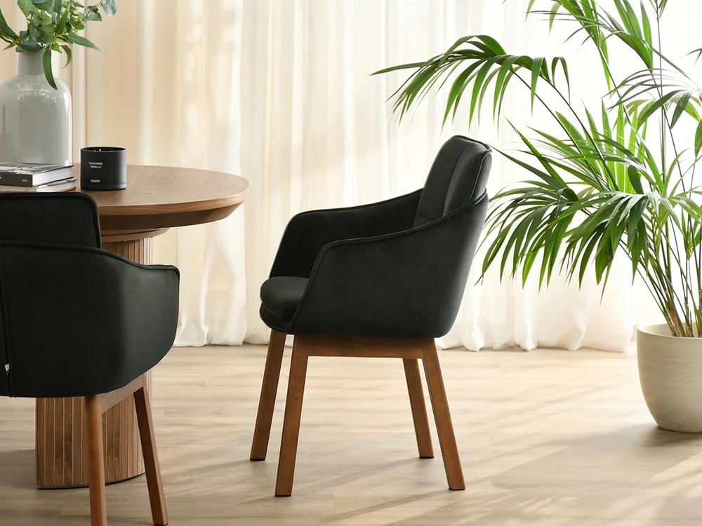 Mebel Partner KAIŠINĖ KĖDĖ SU porankiais SVETAINEI, Juodas VELIURAS MISTRALINIS GRAUKIŲ RIEŠUTAS