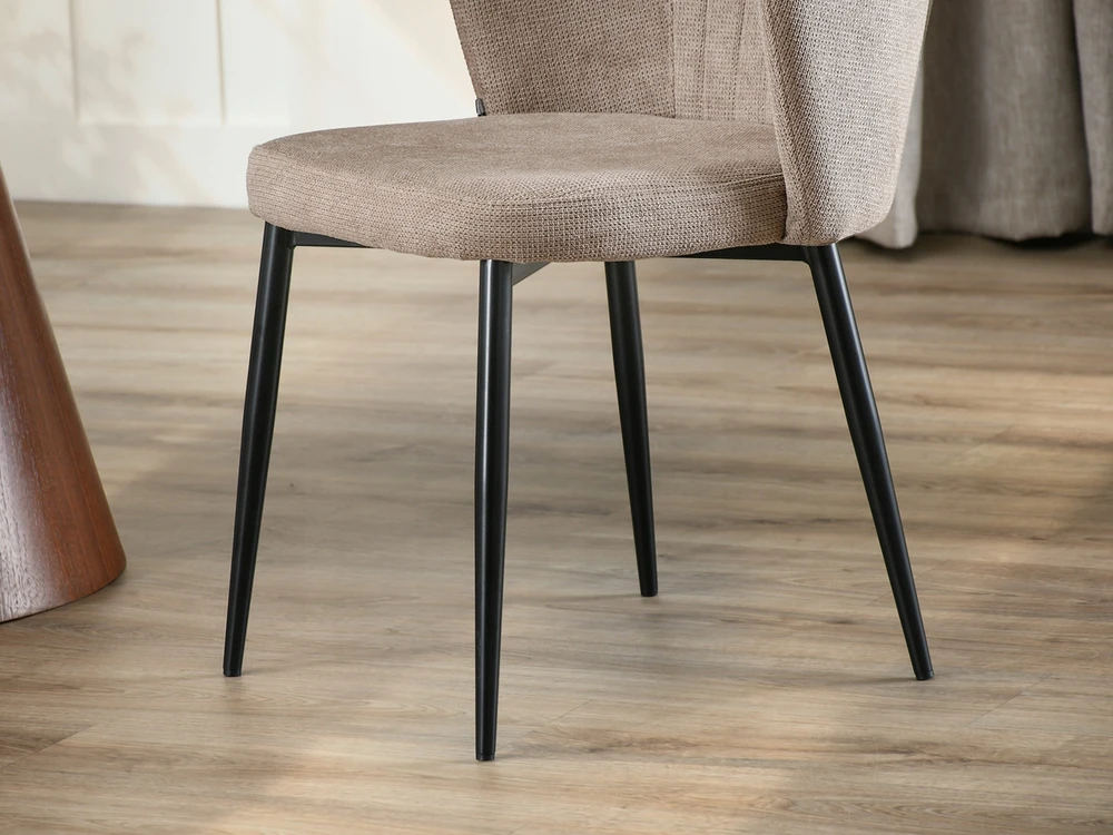 Mebel Partner LABAI PATOGI, LENGVA, MINKŠTA KĖDĖ IŠ BEIGE ZITA AUDINIO PATALPŲ SVETAINEI