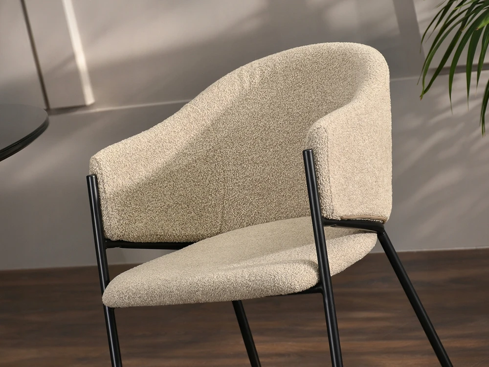 Mebel Partner MADINGA KĖDĖ SU NUGARA ANT ŠVIESIO METALINIO RĖMO CLOE BOUCLE BEIGE