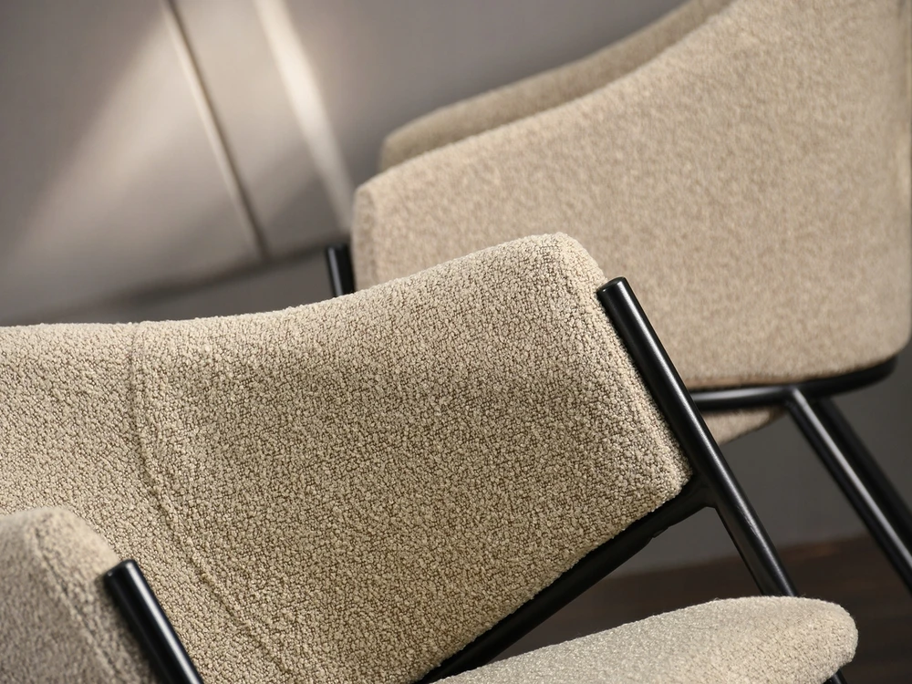 Mebel Partner MADINGA KĖDĖ SU NUGARA ANT ŠVIESIO METALINIO RĖMO CLOE BOUCLE BEIGE