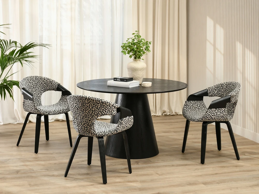 Mebel Partner MADINGA MINKŠTA KĖDĖ SU JUODOMIS BEŽĖS DĖMĖMIS ŽIEVĖS KOJOS JUODA MEDIENA